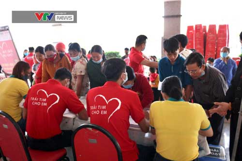 Trái tim cho em khám sàng lọc tim bẩm sinh cho gần 2.100 trẻ tại Gia Lai