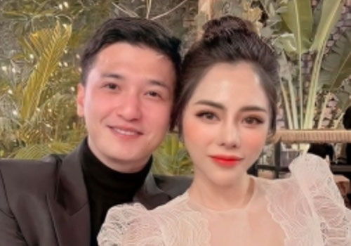 Bạn gái hơn 6 tuổi lên tiếng đáp trả khi Huỳnh Anh bị chê là 'thằng ngu' khi yêu gái một đời chồng