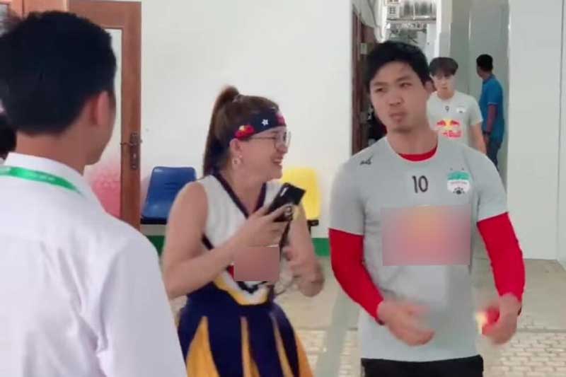 Bí ẩn gây 'sốc' đằng sau vụ việc Công Phượng bị tố chảnh chọe vì từ chối chụp ảnh với fan nữ