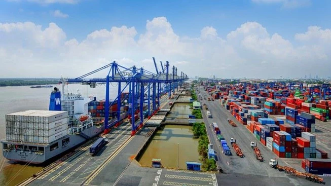 Cảng Cát Lái - nơi sẽ thu phí hạ tầng cảng biển đầu tiên ở TP.HCM. Cảng Cát Lái - nơi sẽ thu phí hạ tầng cảng biển đầu tiên ở TP.HCM.