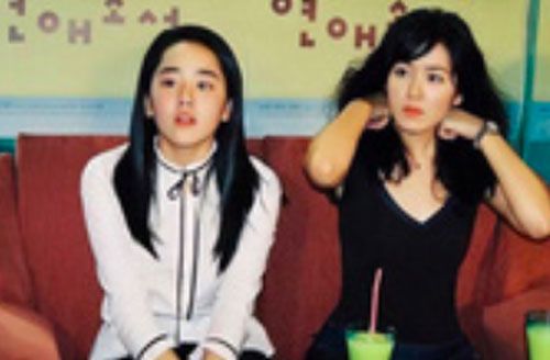 Đứng chung khung hình với "em gái quốc dân" Moon Geun Young, liệu nhan sắc của Son Ye Jin có còn vượt trội?