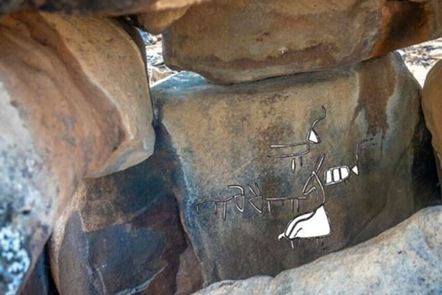 Hình khắc bí ẩn trong ngôi mộ ở Israel hé lộ nền văn minh cổ xưa