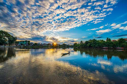 Ngắm bình minh thơ mộng và yên bình trên sông Hương