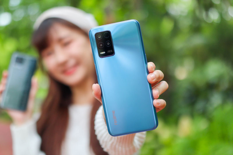 Trên tay Realme 8 5G vừa trình làng với giá 7,35 triệu đồng