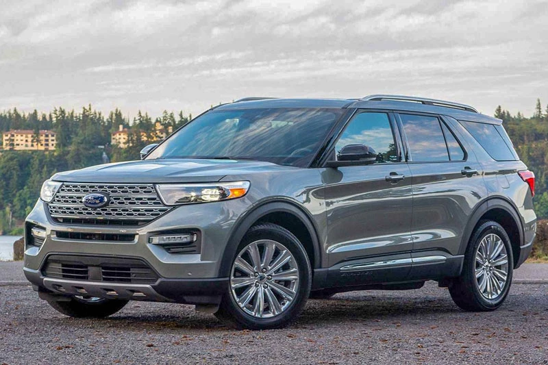 2. Ford Explorer (doanh số: 3 chiếc).