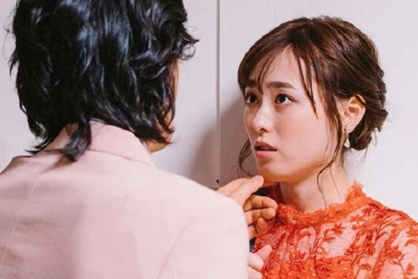 Anh bạn thân của chồng đến ở nhờ nửa tháng, tôi hoảng loạn mỗi lần nhìn vào căn bếp