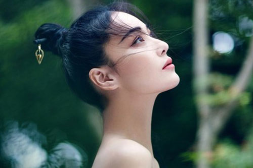 Đàn bà tuyệt vọng nhất là lúc muốn khóc nhưng lại chỉ có thể nở nụ cười để che đậy tâm tư trong lòng