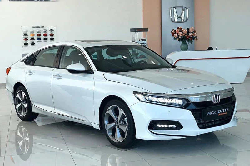 5. Honda Accord (doanh số: 41 chiếc).