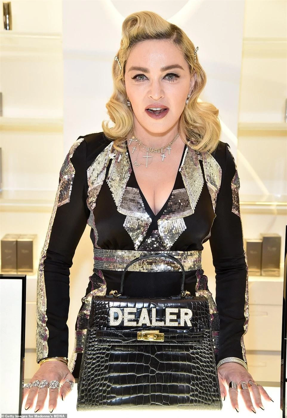 Cận cảnh biệt thự mới tậu của Madonna, được giá hời gần 6 triệu USD ảnh 1