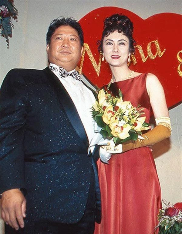 Người vợ hai của Hồng Kim Bảo là hoa hậu nổi tiếng, tần tảo nuôi 4 con riêng của chồng ảnh 5