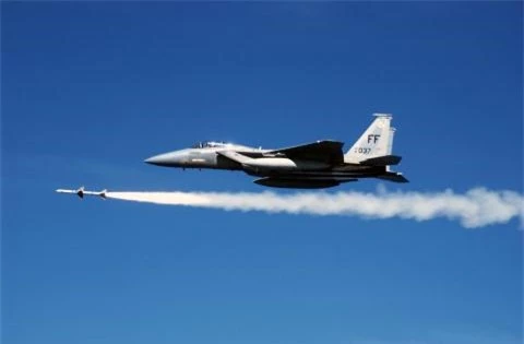 Phat ban ky luc cua F-15C bang 2/3 Su-35 Nga 