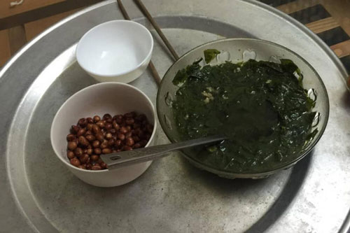 Nhìn mâm cơm cữ đạm bạc mẹ chồng để phần, nàng dâu tủi thân rơi nước mắt: Lấy sức đâu mà chăm con