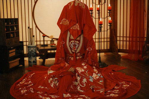 Bí mật ít biết về đêm động phòng “khó đỡ” của vợ lẽ thời xưa