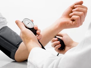 Uống nước này bạn sẽ giảm tình trạng huyết áp cao