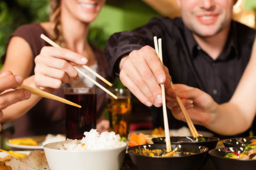 Sai lầm tai hại khi dùng đũa mà nhiều người Việt đang mắc phải nhất