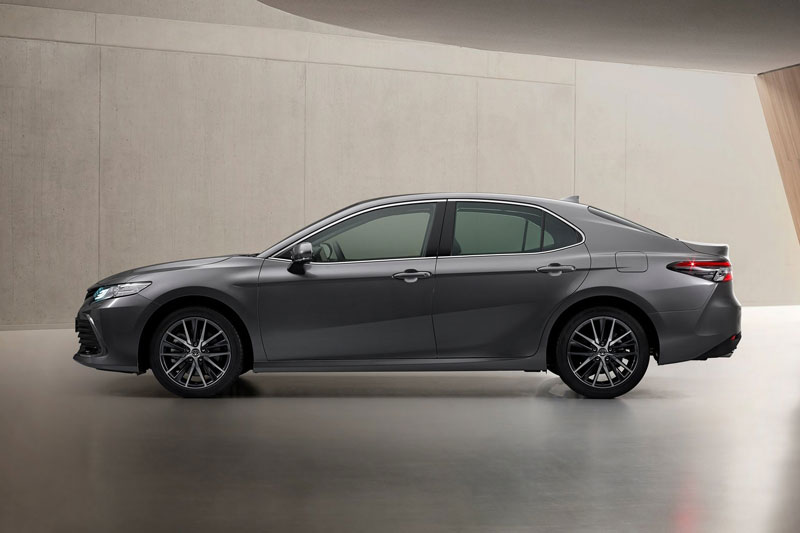 Chi tiết Toyota Camry 2021 vừa ra mắt