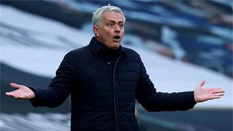 Những giờ cuối của Mourinho tại Tottenham diễn ra thế nào?