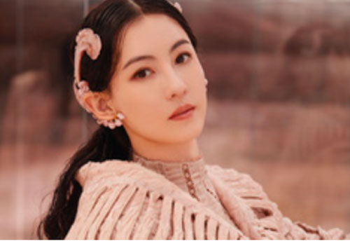 Trương Bá Chi bận rộn với việc làm đẹp, không có thời gian quan tâm đến con trai đang bị bệnh?