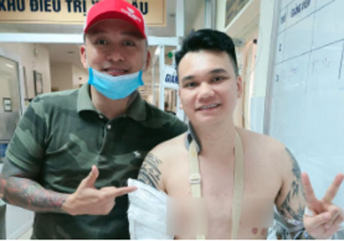 Tuấn Hưng tiết lộ tình trạng sức khoẻ của Khắc Việt, thông báo 1 điều thay đổi của nam ca sĩ hậu phẫu thuật vì tai nạn gãy xương