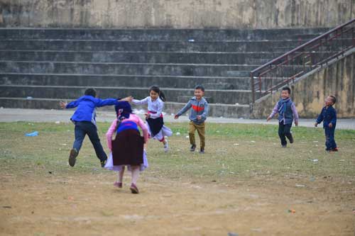 Chùm ảnh: Nét ngây thơ, trong trẻo tựa thiên thần của trẻ em vùng cao