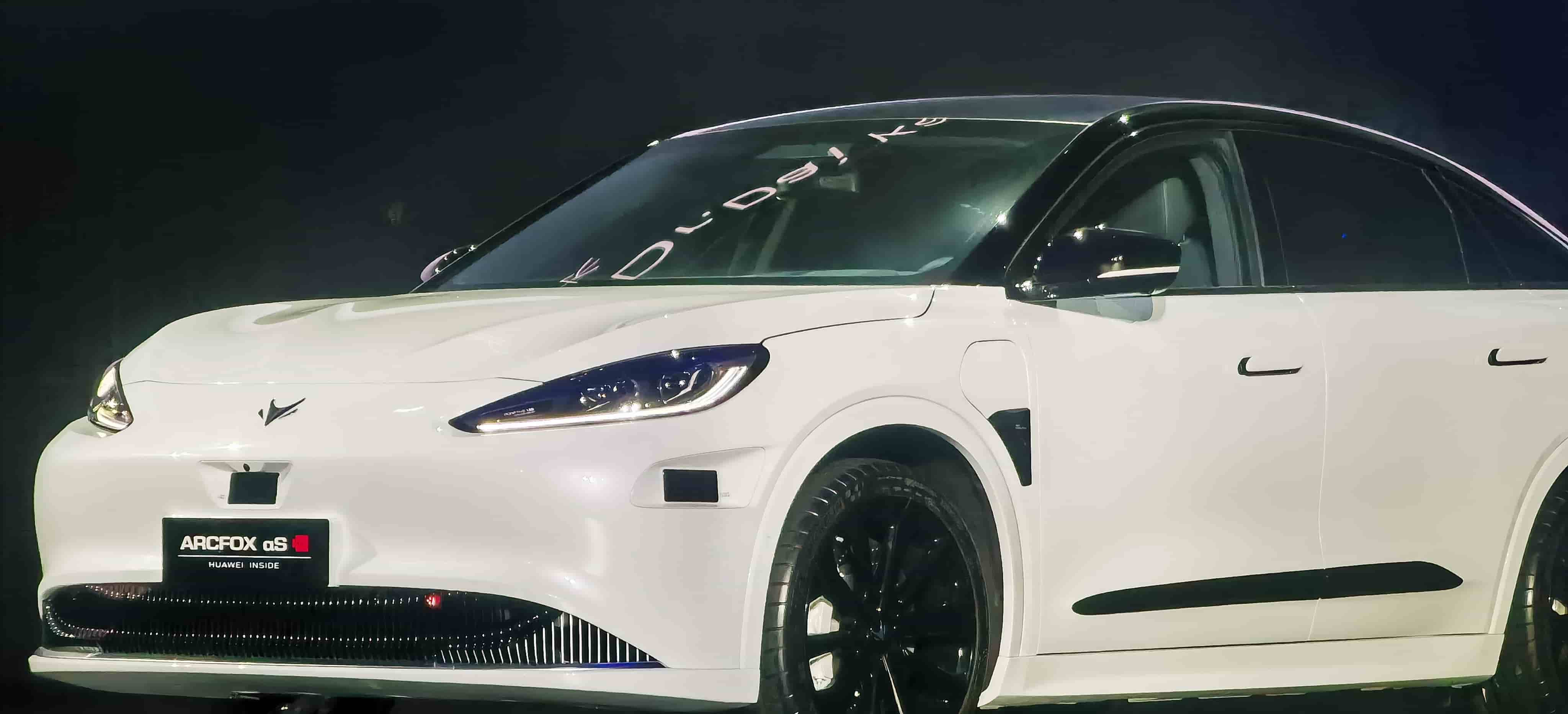 Huawei ra mắt bộ linh kiện đầy đủ của xe thông minh dành cho các OEM