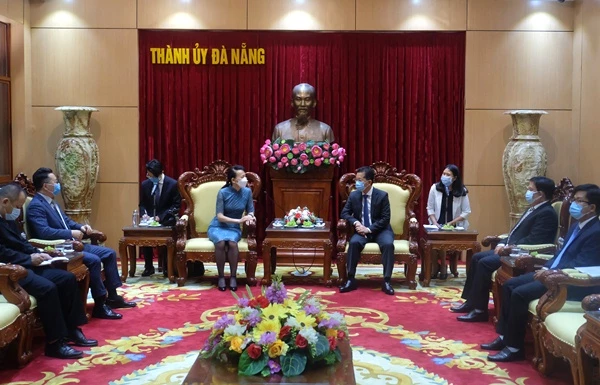 Bí thư Thành ủy Nguyễn Văn Quảng tiếp bà Đổng Bích Du - Tân Tổng Lãnh sự Trung Quốc tại thành phố Đà Nẵng