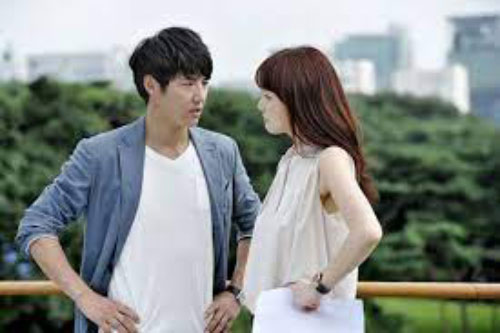 Ngày bố tôi mất, chị dâu vẫn đi làm bình thường, đồng nghiệp góp ý thì chị bỏ về nhà nằm chứ nhất quyết không chịu tang