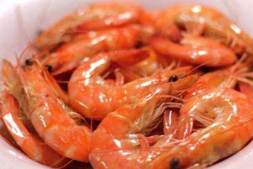 Luộc tôm đừng chỉ cho muối và gừng, thêm 2 nguyên liệu nữa tôm vừa ngon lại thơm