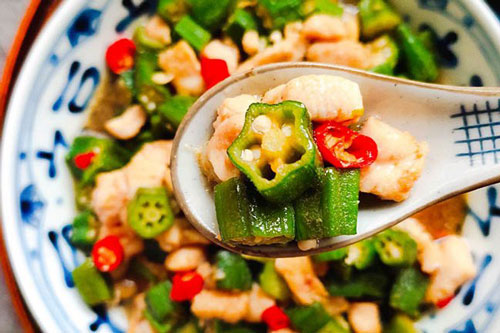 Đậu bắp luộc hay nấu canh mãi cũng chán, đem xào với thịt này cả nhà ăn 'bay cả đĩa'