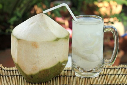 Sai lầm khi uống nước dừa dễ ngộ độc, thậm chí gây đột quỵ