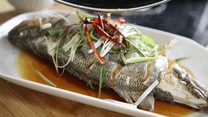 Hấp cá có nên ướp trước hay không? Nhiều người làm sai bảo sao cá tanh, khô không ngon