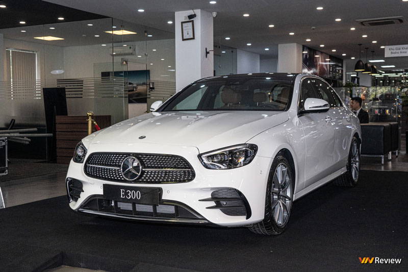 Cận cảnh Mercedes-Benz E 300 AMG: diện mạo mới, giá gần 3 tỷ đồng