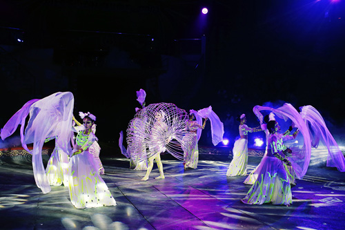 Mãn nhãn với câu chuyện 'hồ ly 9 đuôi' được kể qua vũ khúc lắc vòng