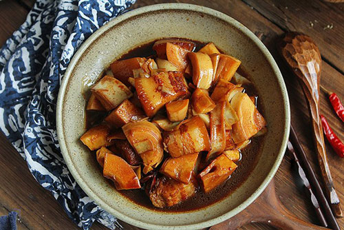 Cho thêm củ này, món ba chỉ kho sẽ hấp dẫn hơn nhiều