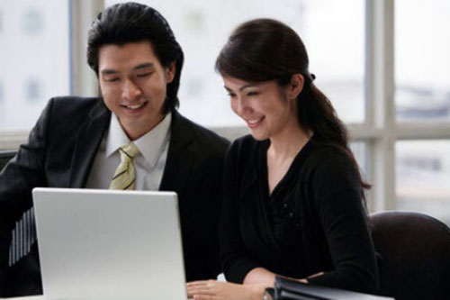 Tỉnh cơn 'say nắng' với sếp nhờ một lần nghe lén