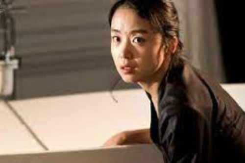 Vừa từ nhà ngoại về, tôi thấy mẹ chồng gào thét trong vô vọng nhưng sốc óc hơn là tờ giấy để trên bàn