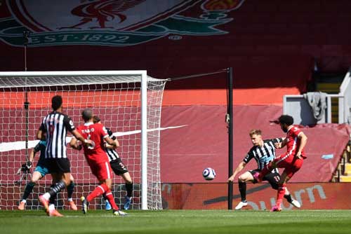 Kết quả Liverpool 1-1 Newcastle: Thua phút bù giờ, Liverpool mất cơ hội vào top 4