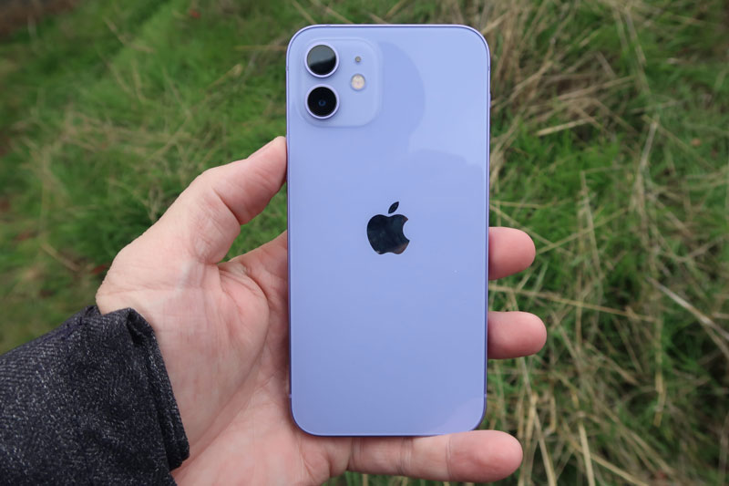 Trên tay iPhone 12 phiên bản màu tím