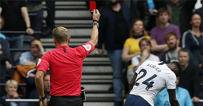 Aurier chơi tốt ở trận đấu mới nhất, nhưng không phải là sự lựa chọn an toàn của Tottenham