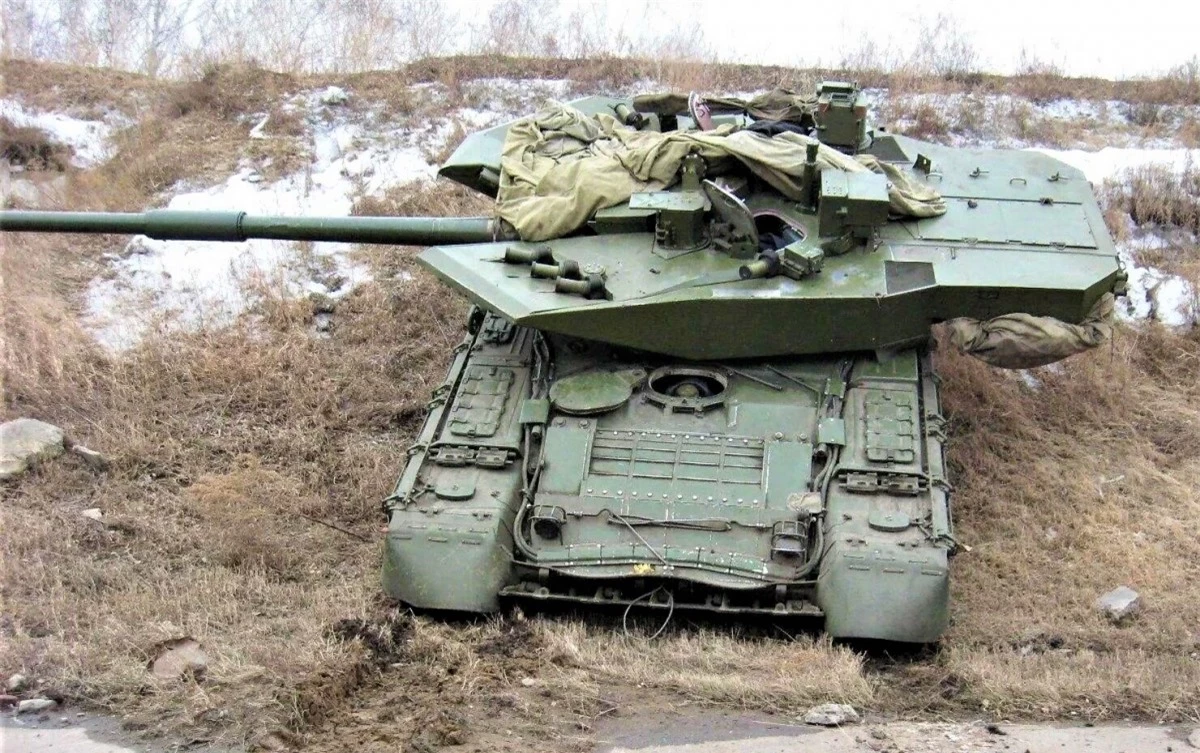 Khi chương trình Armata gặp một số khó khăn, Burlak là ứng viên sáng giá thay thế T-14 Armata nhờ có giá cả phải chăng hơn và dễ sản xuất hơn, trong khi tính năng chiến đấu gần như tương đương; Nguồn: reddit.com