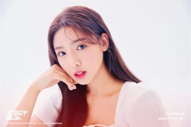 Nhóm tân binh CUBE vừa chốt đội hình đã tranh cãi: Thành viên giống Nayeon (TWICE) hay Jennie (BLACKPINK) mới là visual? - Ảnh 5.