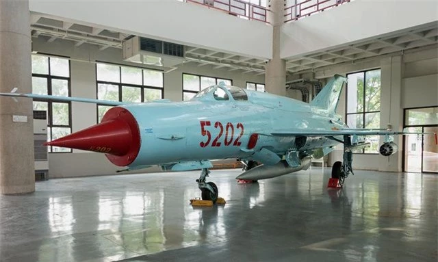 Việt Nam từng biên chế phiên bản MiG-21Bis mạnh ngang F-16-7