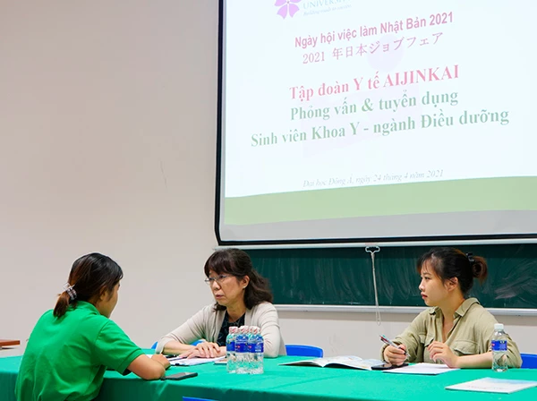 Tập đoàn Y tế Aijinkai (Nhật Bản) phỏng vấn tuyển dụng sinh viên ĐH Đông Á 