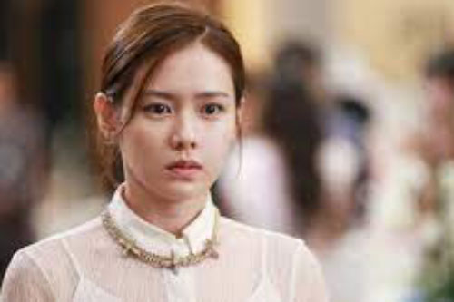 Thấy mẹ chồng lén lút đến phòng khám sản, tôi âm thầm đi theo để rồi "chôn chân" trước cảnh tượng ám ảnh