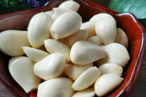 4 mẹo bóc tỏi siêu nhanh, một lúc có thể bóc được cả bát đầy không mỏi tay