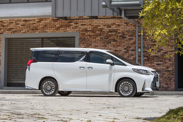 Ngắm Lexus LM 350 mới ra mắt tại Malaysia, giá hơn 278.000 USD