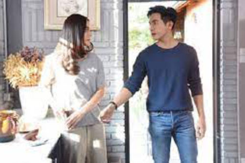 Đón mẹ lên chữa bệnh nhưng về nhà chẳng thấy chồng đâu, câu trả lời "chết điếng" từ anh ta khiến cô vợ bàng hoàng thông suốt một điều