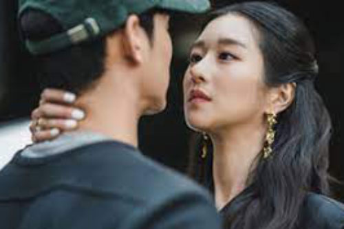 Về nhà sau chuyến công tác, tôi chết đứng khi thấy những gì đang diễn ra trong phòng khách