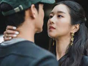 Về nhà sau chuyến công tác, tôi chết đứng khi thấy những gì đang diễn ra trong phòng khách