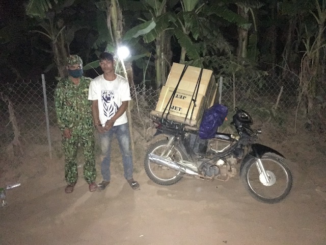 Quảng Trị: Bắt giữ đối tượng vận chuyển 2.000 viên ma túy và hàng lậu